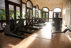 Fitnessstudio by flickr, hotelcasavelas2 cc by flickr/ hotelcasavelas2