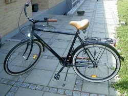 Frühling: Vor dem Fahrradfahren Rad überprüfen!