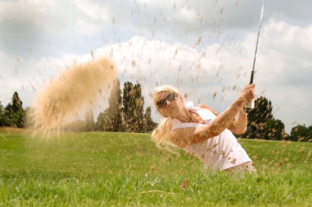 Für das Golfspielen richtig ausgerüstet sein 1 golf golfen golfsport lady