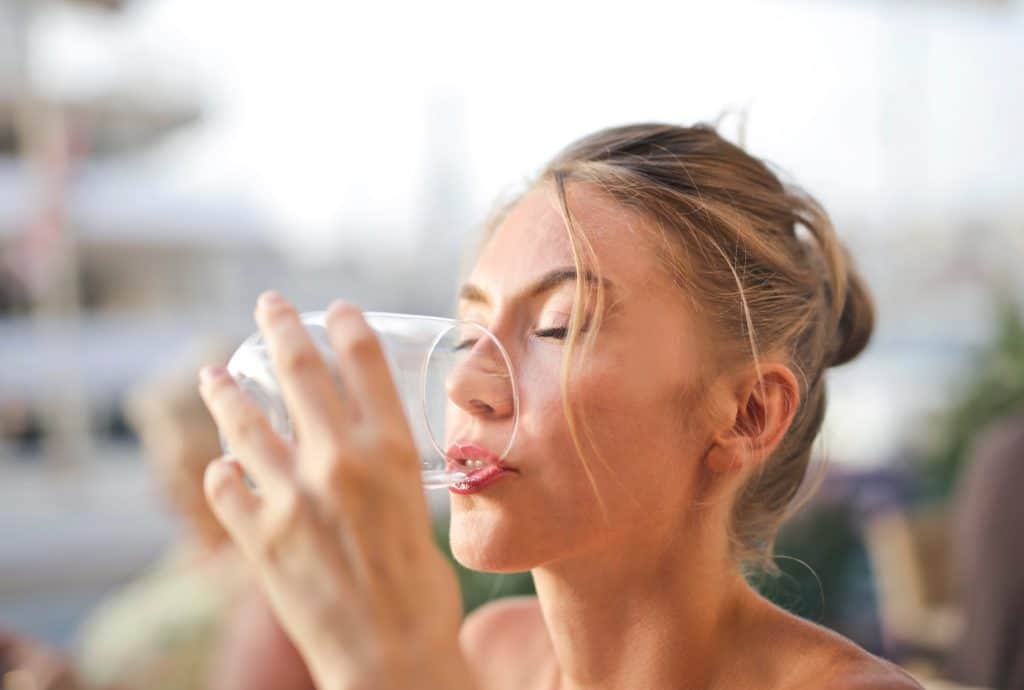 wasser trinken viel genug wieviel fluessigkeit