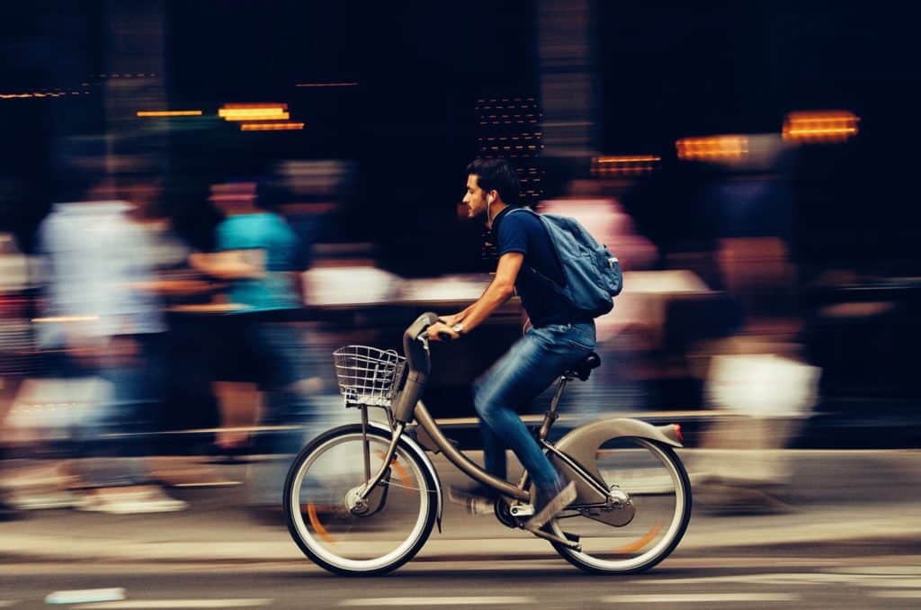 fahrradfahren pendler mit dem rad zur arbeit
