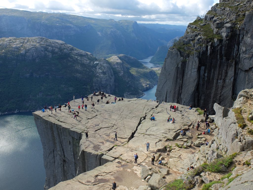 Norwegen: Basejumper springt dem Tod von der Schippe 1 basejump basejumping