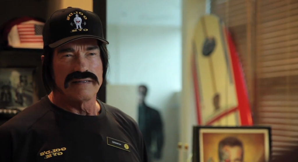 Video: Arnold Schwarzenegger gibt fragwürdigen Fitnesstrainer für den guten Zweck 1 Arnold Schwarzenegger Golds Gym