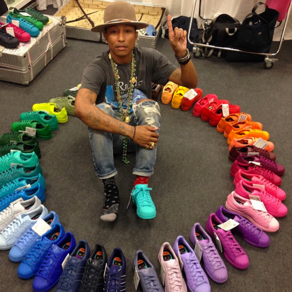 pharrell-rainbow-stan-smith-570x570