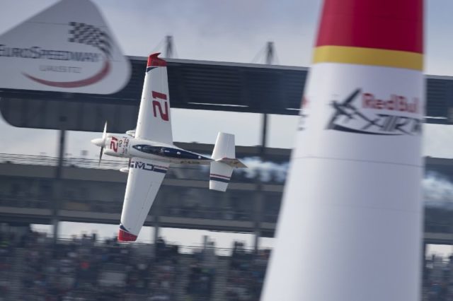 Red Bull Air Race Lausitzring: Dolderer schafft zweiten Platz vor 50.000 Zuschauern 2 matthias dolderer red bull air race lausitzring