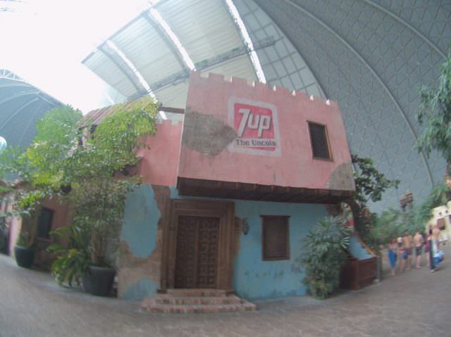 Tropical Islands Außenbereich: Test und Bewertung nach der Eröffnung von Amazonia 23 Tropical Islands 7up house