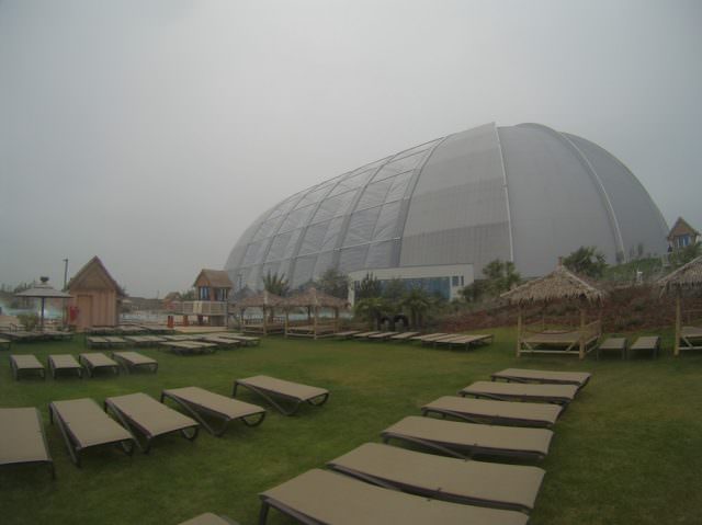 Tropical Islands Außenbereich: Test und Bewertung nach der Eröffnung von Amazonia 4 tropical-islands-amazonia-aussenbereich-liegewiese