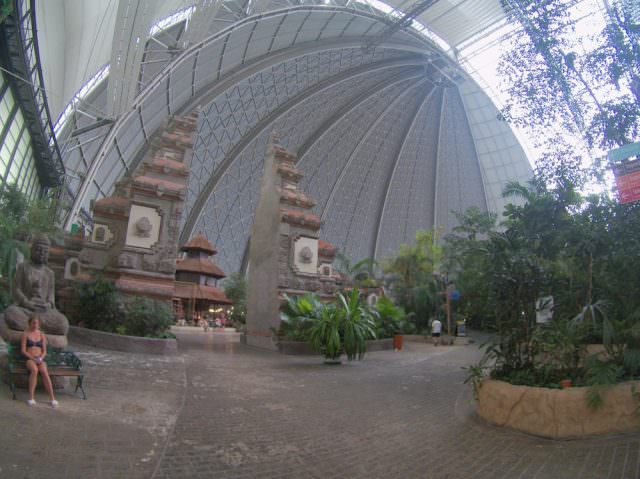 Tropical Islands Außenbereich: Test und Bewertung nach der Eröffnung von Amazonia 15 Tropical Islands Bali Tor