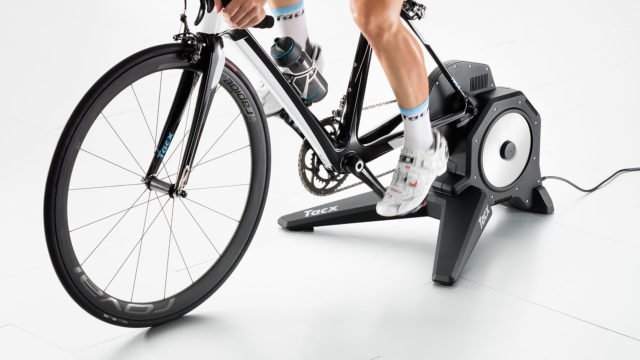 Rollentrainer Ratgeber für Rennrad: Was ist das, wie lange trainieren und was beachten? 10 Rollentrainer Tacx FLUX Smart