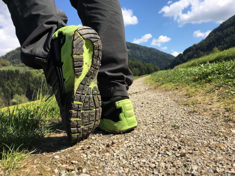 KEEN Versago Schuhe auf Tour. Leichte Wanderschuhe im Test im Gebirge SPORTS INSIDER