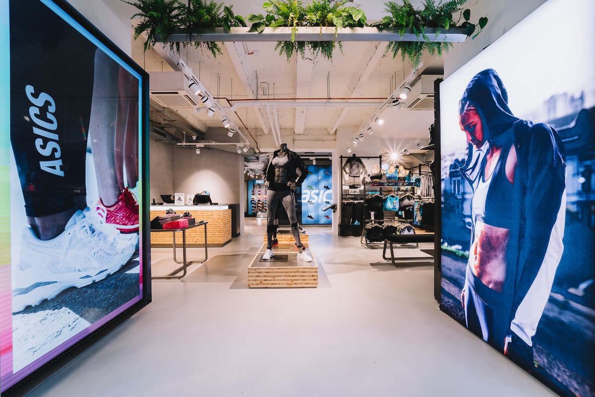 asics store berlin 70