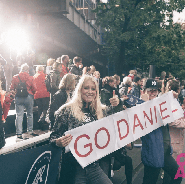 berlin marathon cheering point