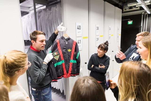 adidas HQ Herzogenaurauch. Einblicke in die Drei-Steifen-Zentrale 24 rocky balboa adidas jacket jacke