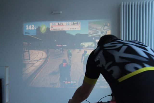 Rollentrainer Ratgeber für Rennrad: Was ist das, wie lange trainieren und was beachten? 9 cycleops hammer rollentrainer test erfahrungen zwift beamer projektor
