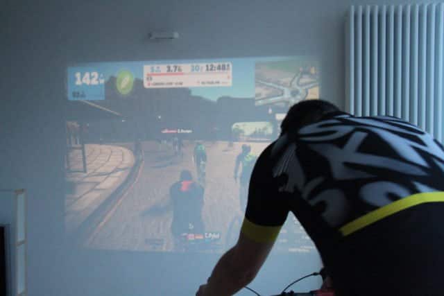 cycleops hammer rollentrainer test erfahrungen zwift beamer projektor