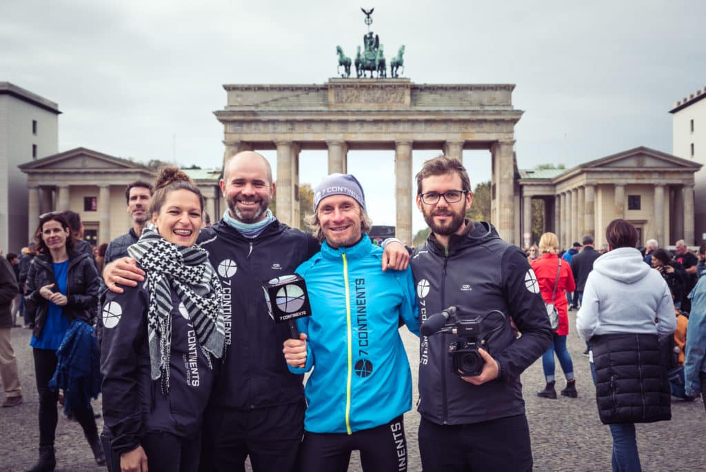 7Continents Norman Buecher Kontinente Laufen Berlin Brandenburger Tor Kinderstimmen