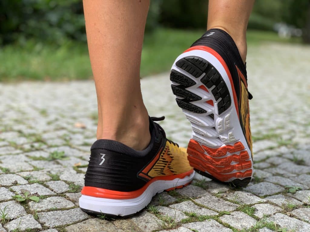 361º Sensation 4 im Test - Der Stabilitäts-Laufschuh für Herren. 3 361 degrees sensation 4 laufschuh test hinten sohle