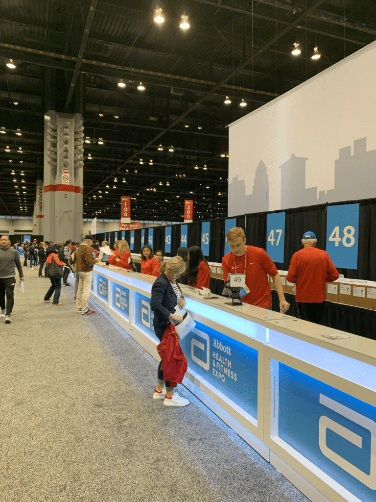 Chicago Marathon: Meine Erfahrungen von der Strecke, Anmeldung & Anreise 10 Chicago Marathon Erfahrungen Bericht Startunterlagen schalter