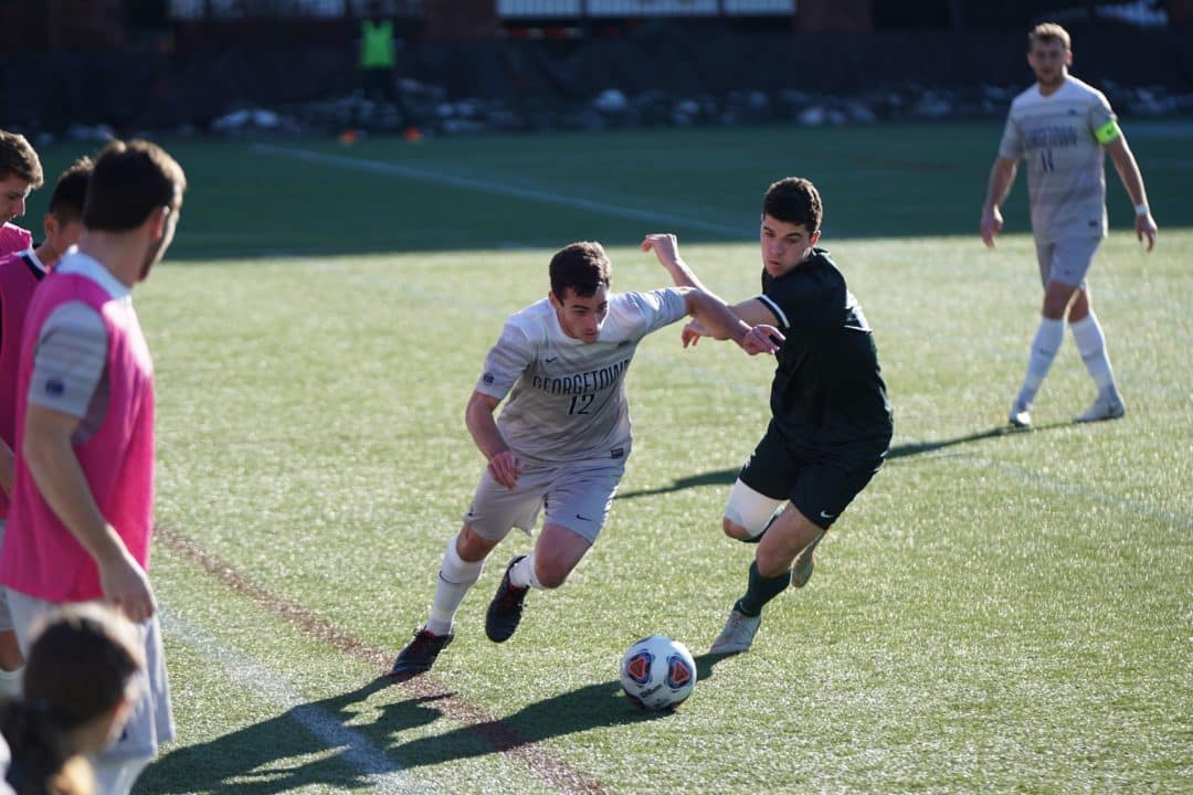 fussballspieler feld ball tackling zweikampf