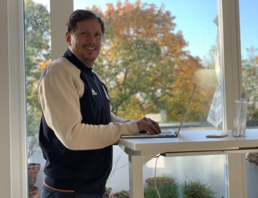 Elektrisch hoehenverstellbarer Computertisch Ergotopia Desktopia Pro Test Schreibtisch home office arbeitsplatz kundenrezension
