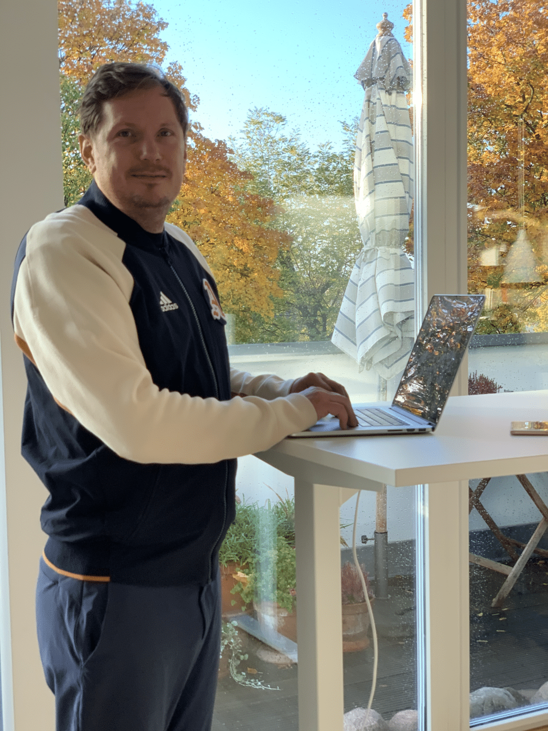 Homeoffice einrichten: Immer die richtige Schreibtischhöhe mit dem