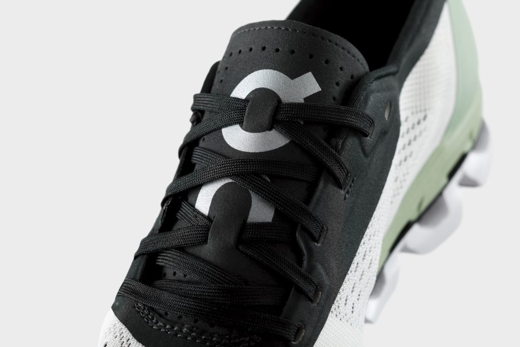 ON Cloudboom im Test. Erfahrungen mit dem Carbon-Schuh von ON Running 3 on cloudboom carbon laufschuh test erfahrungsbericht schnuerung