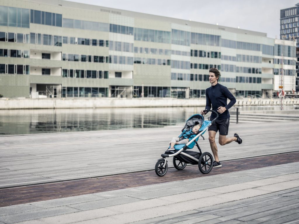 Baby Jogger: 10 Tipps zum Joggen mit Kinderwagen! 4 Baby Jogger Joggen mit Kinderwagen Thule UrbanGlide