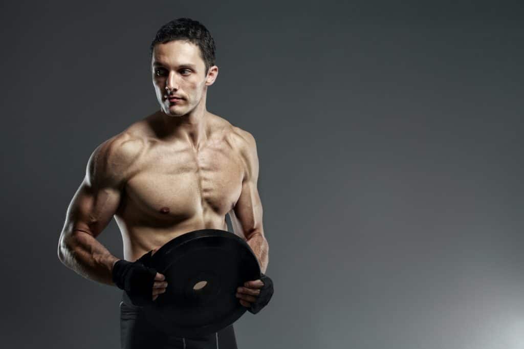 Bankdrücken: 10 Tipps zum Brustmuskeln trainieren beim Bench Press 12 bankdruecken technik training wie hantel ausfuehrung