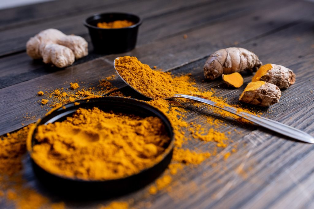 Entzündungshemmende Lebensmittel: Top 10 Hausmittel gegen Entzündungen 6 kurkuma golden milk