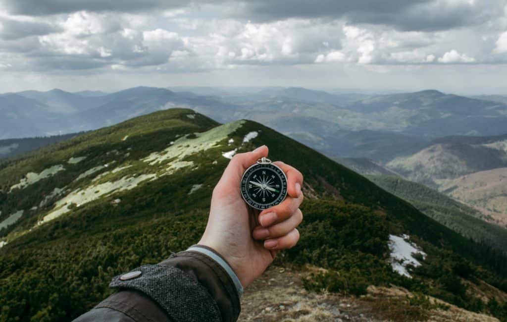 Geheime Outdoor-Oasen: Entdecke versteckte Naturschönheiten 3 geocaching imst tirol lemming tours test erfahrungen in der naehe kompass wandern