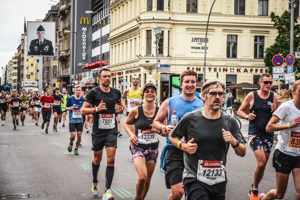 berliner halbmarathon berlin generali medaille ziel erfahrungen bericht checkpoint charlie