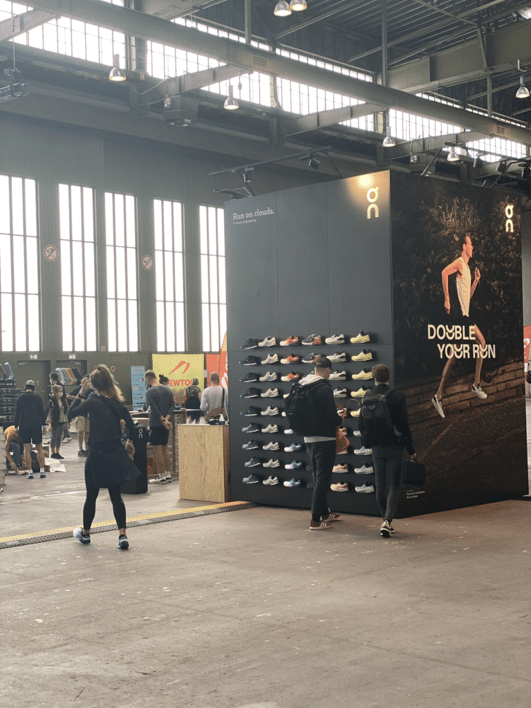 Halbmarathon Berlin: Anmeldung, Ergebnisse und Erfahrungen von der Strecke beim Berliner Halbmarathon 5 berliner halbmarathon berlin generali medaille ziel erfahrungen bericht marathonmesse expo on running