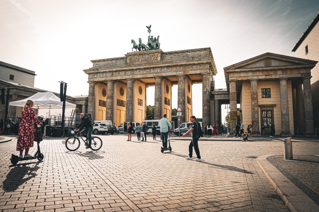 BER - TXL: Longrun vom Flughafen Berlin Brandenburg zum Flughafen Berlin-Tegel 5 brandenburger tor berlin
