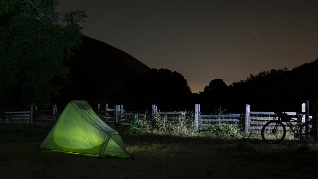 bikepacking zelt nacht dunkelheit