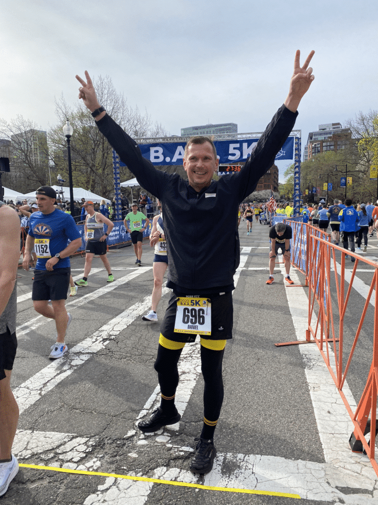 Boston-Marathon. Qualifikation, Strecke und meine Erfahrungen von der Reise zum 5ten Major. 28 baa5k rennen boston