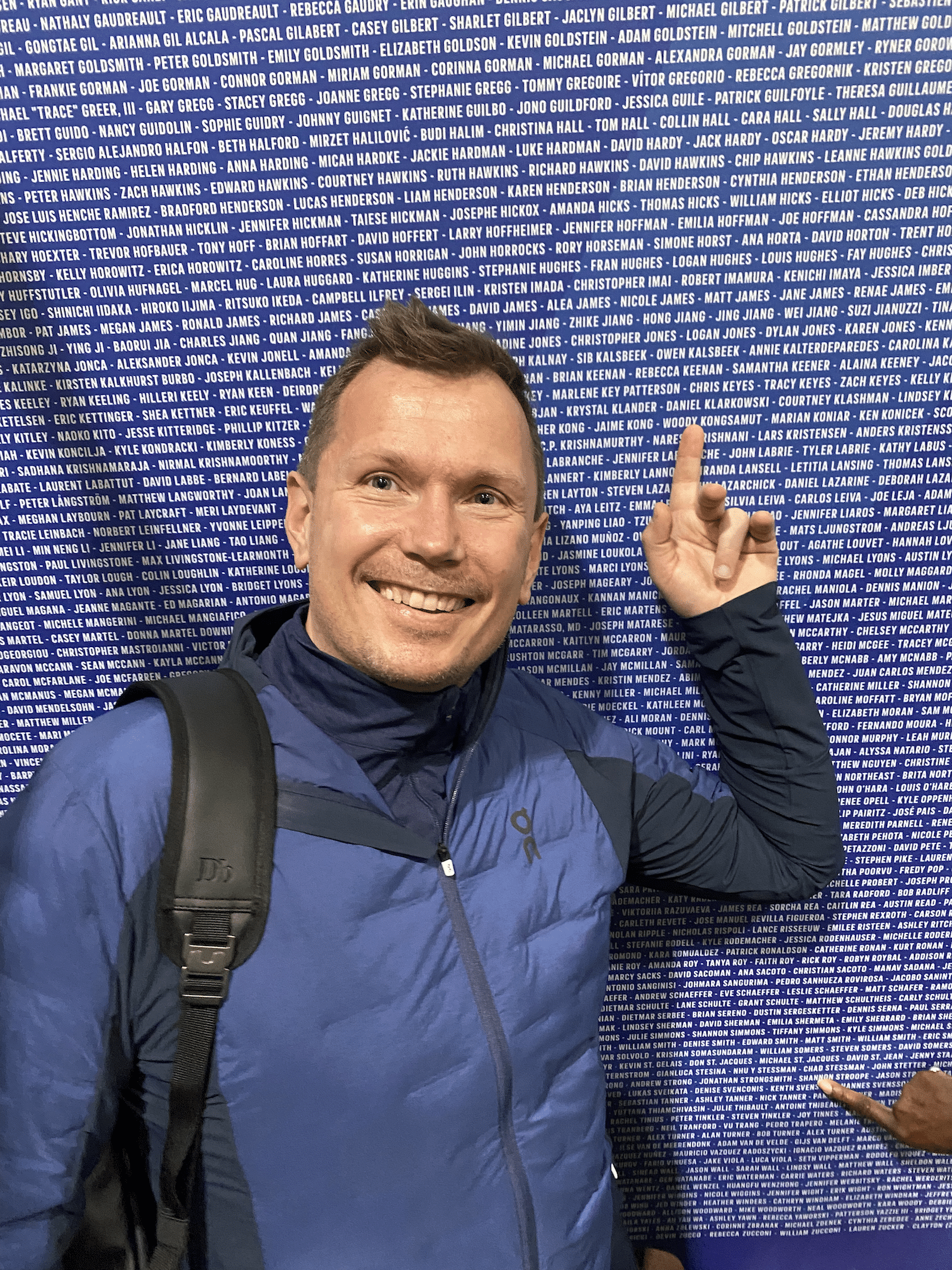 Boston-Marathon. Qualifikation, Strecke und meine Erfahrungen von der Reise zum 5ten Major. 35 boston marathon expo name teilnehmerwand