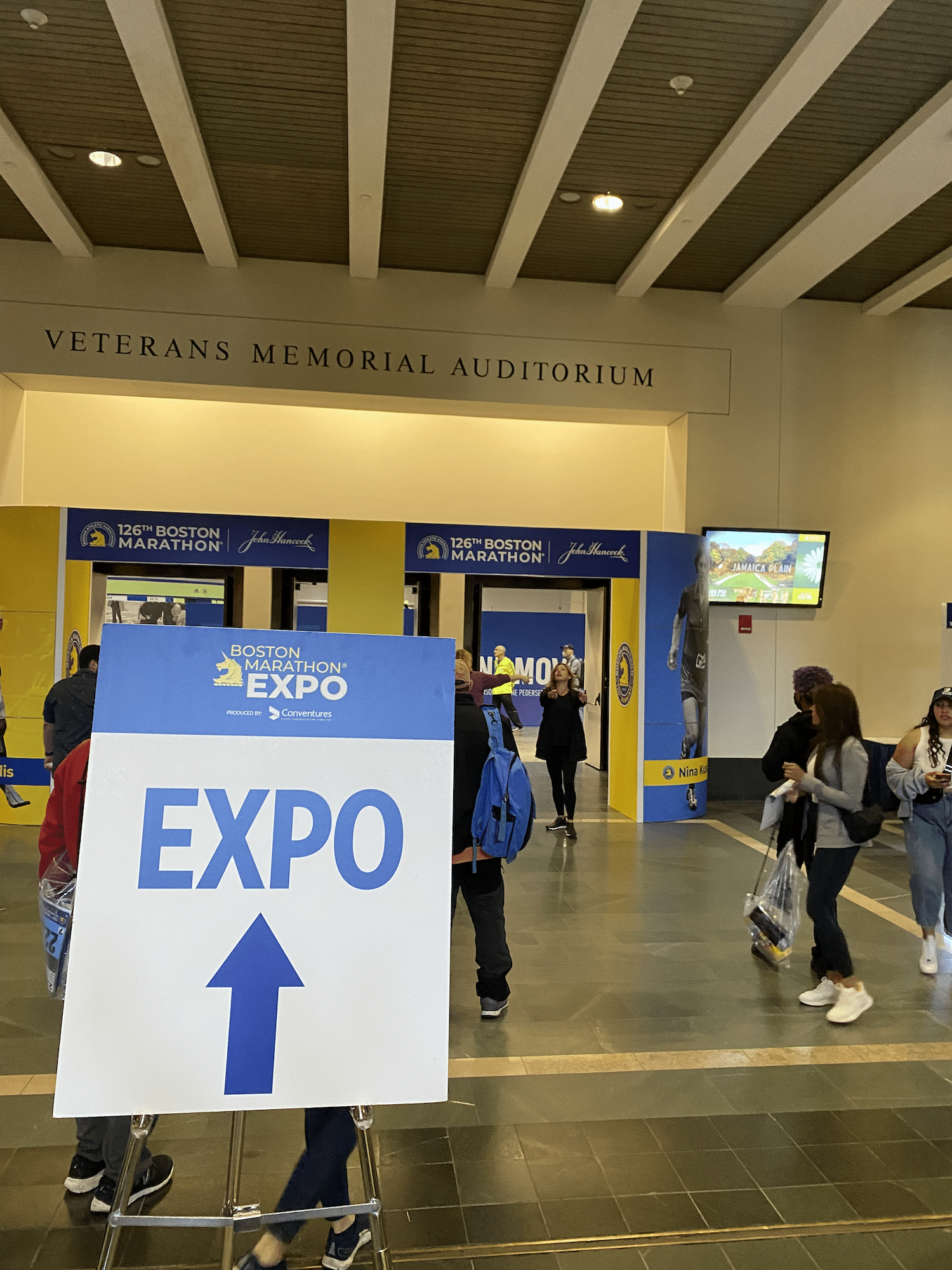 Boston-Marathon. Qualifikation, Strecke und meine Erfahrungen von der Reise zum 5ten Major. 38 boston marathon expo schild