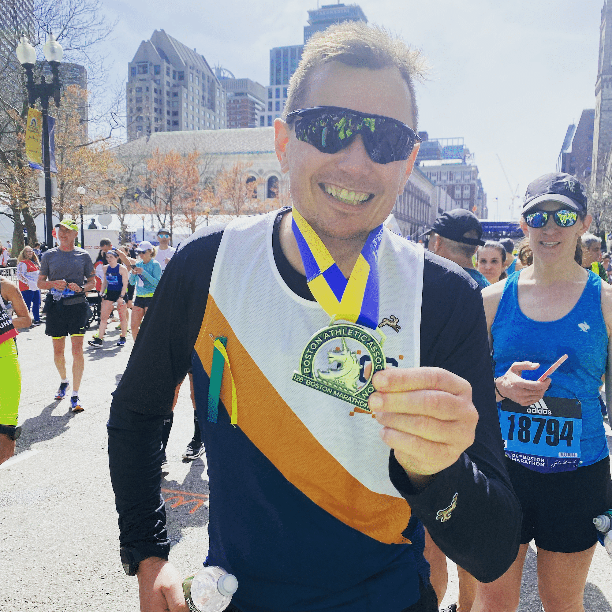 boston marathon finish ziel medaille