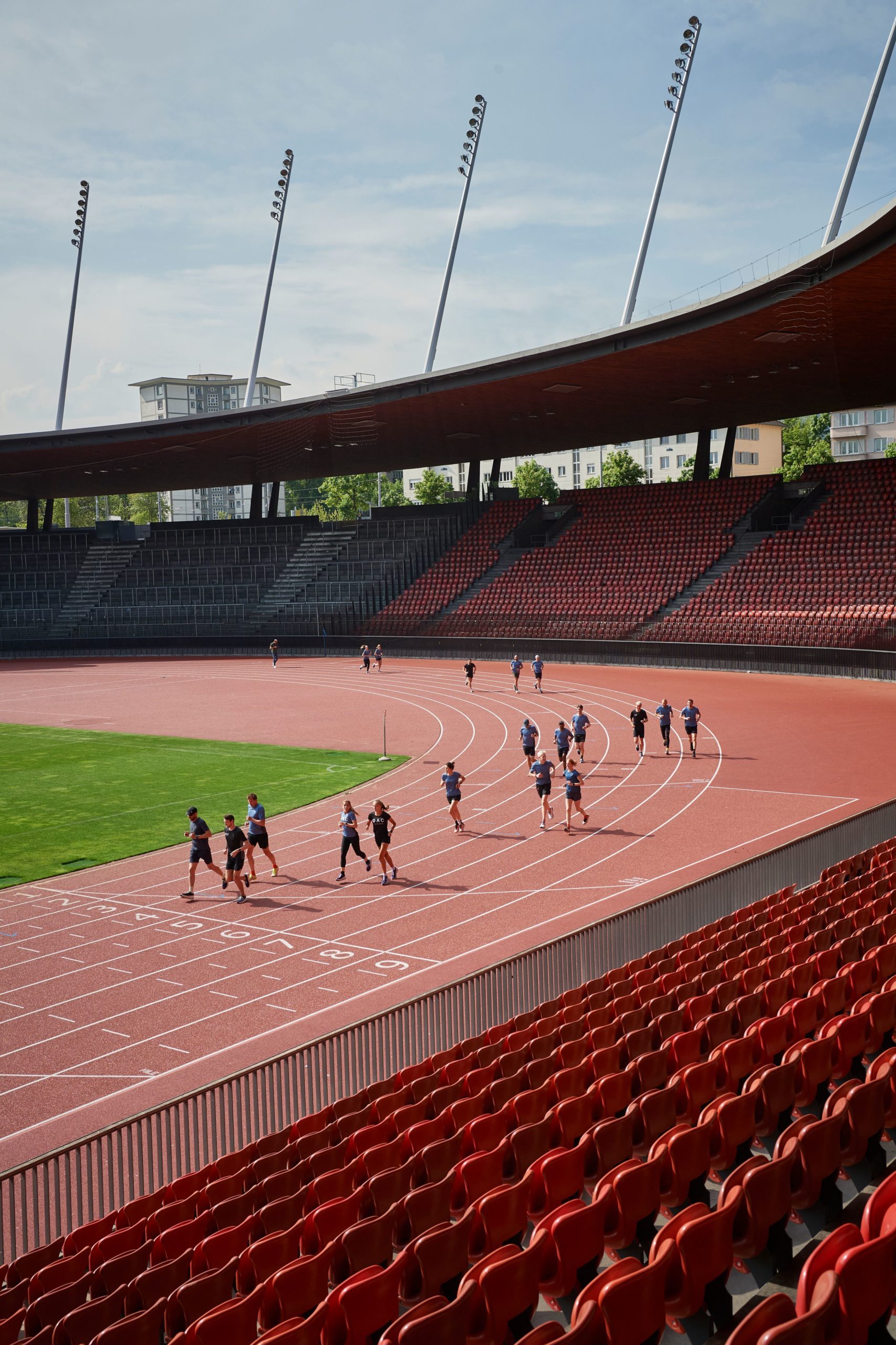 oac europe on running on athlethics club training session launch zuerich 3 scaled