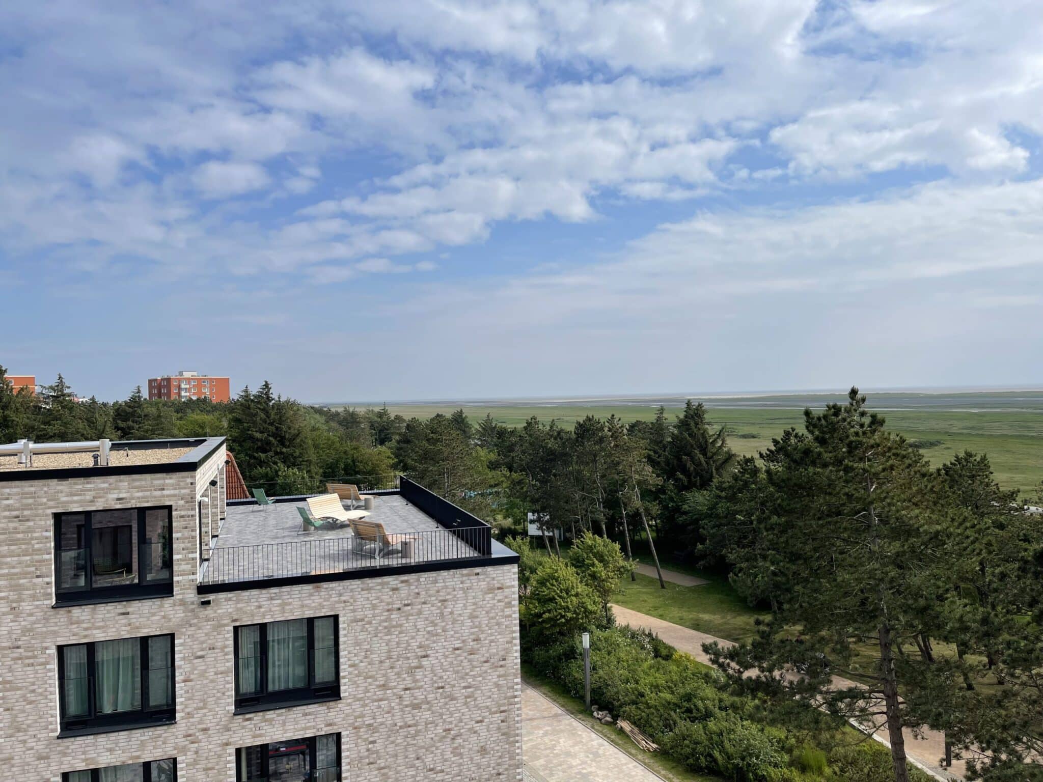 Urban Nature Hotel Sankt Peter Ording Erfahrungen Bewertungen Hoteltest Rooftop Bar scaled