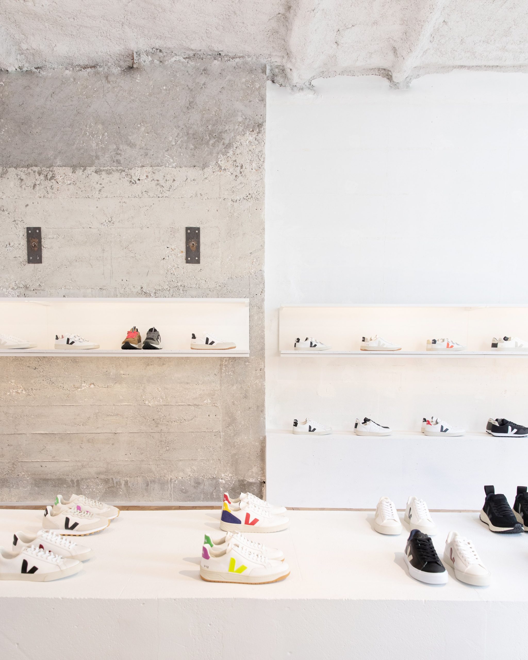 VEJA Berlin: Flagship Store eröffnet am Hackeschen Markt 4 veja store berlin shop deutschland laden mitte scaled