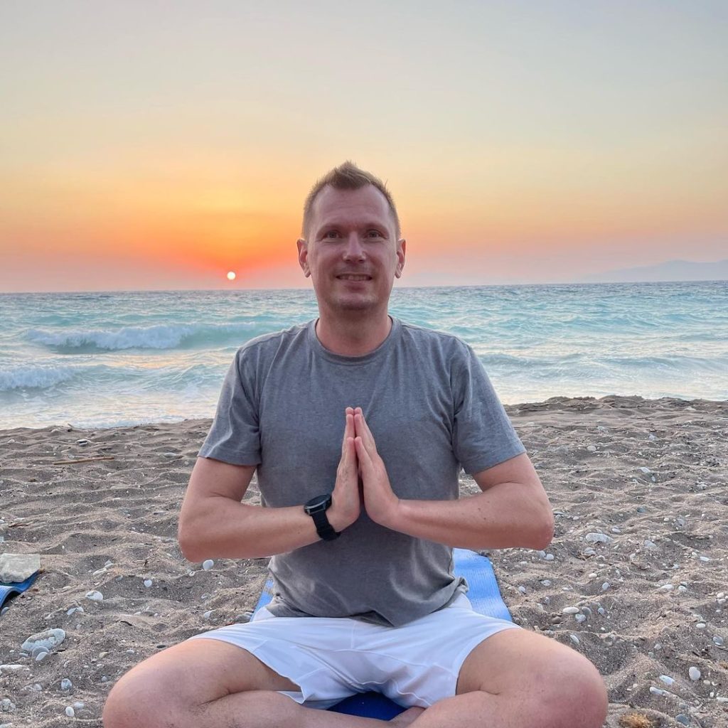 yoga auf rhodos rhodes beach yoga