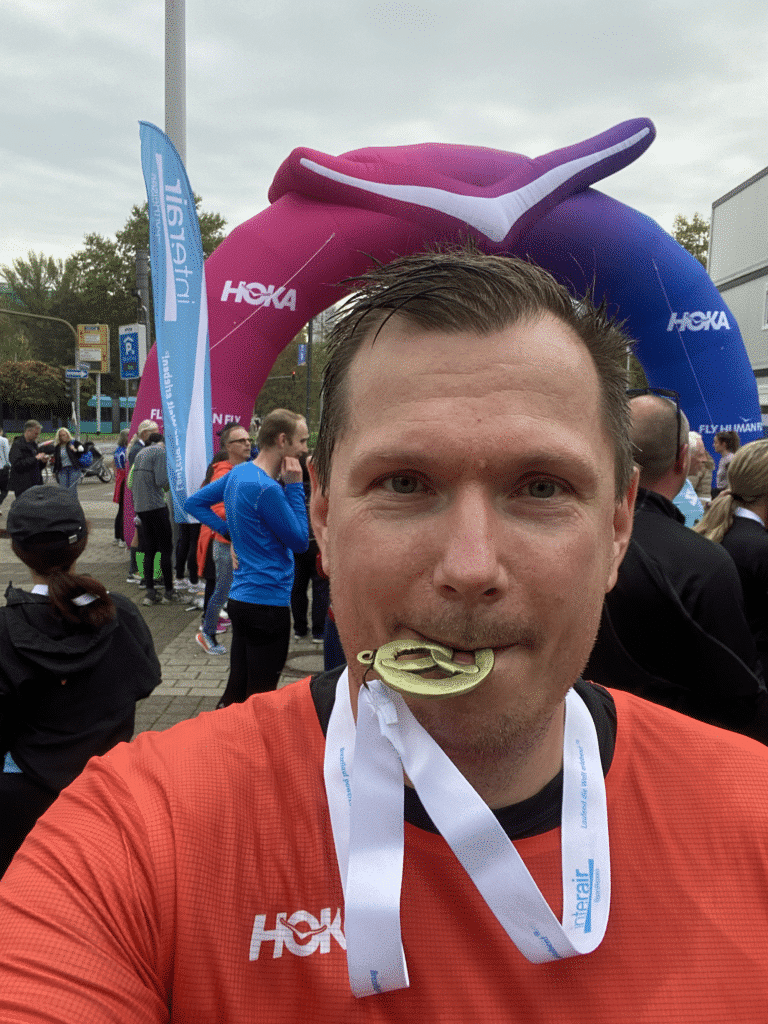 frankfurt marathon 2022 brezellauf medaille