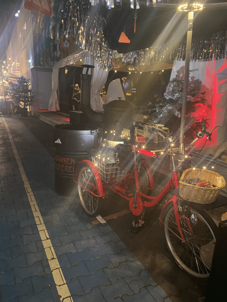 Plötzlicher Druckverlust in der Kabine! Das lief im Dezember 2022. 7 adidas wintermarkt sports base berlin weihnachtsmarkt 5