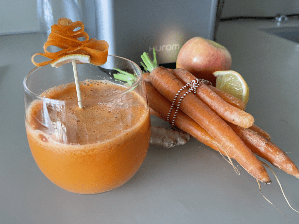 Hurom M100 Test: Erfahrungen mit der Juicer & Mixer Kombination für Säfte, Smoothies & Shakes. 10 hurom m100 test testbericht erfahrungen erfahrungsbericht testurteil slow juicer entsafter blender mixer 2