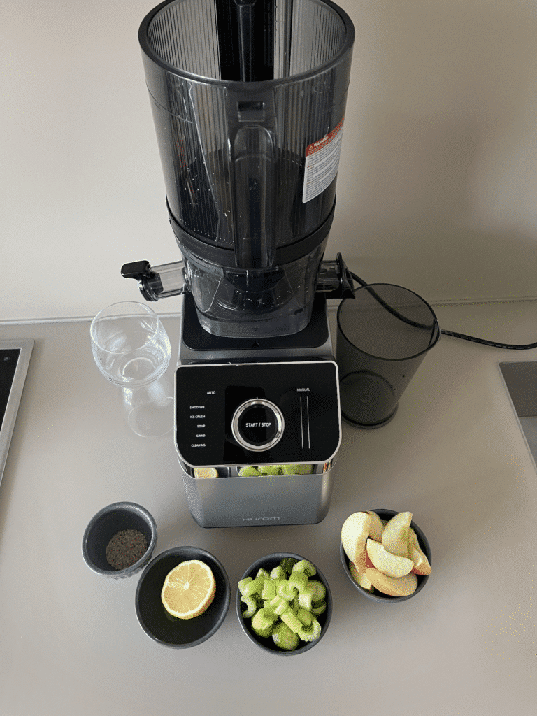 Hurom M100 Test: Erfahrungen mit der Juicer & Mixer Kombination für Säfte, Smoothies & Shakes. 7 hurom m100 test testbericht erfahrungen erfahrungsbericht testurteil slow juicer entsafter blender mixer 6