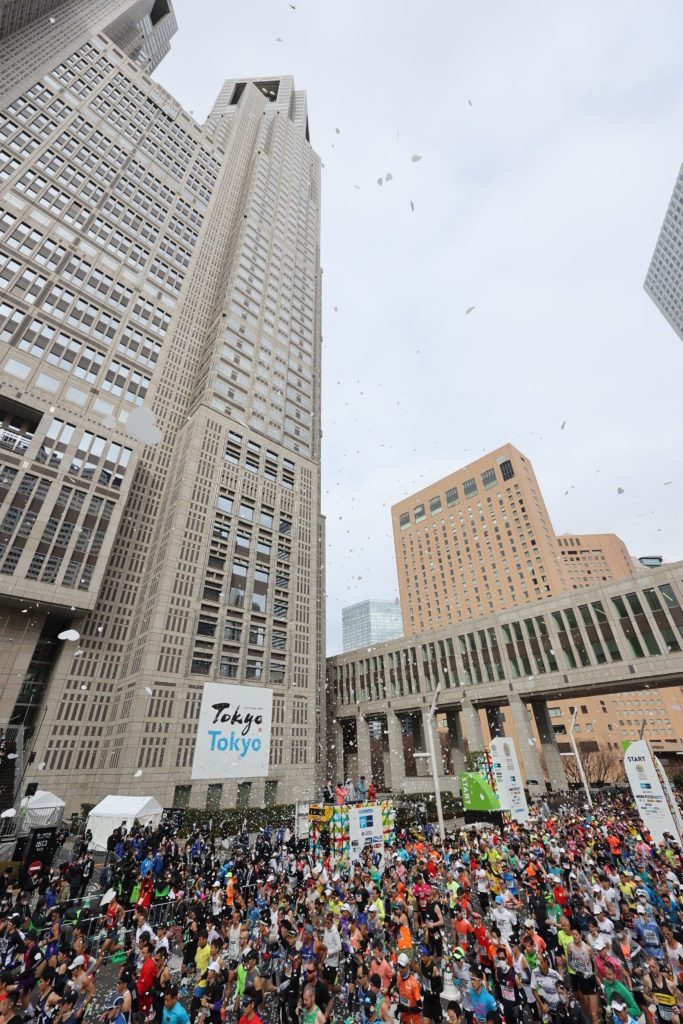 tokio marathon tokyo erfahrungen erfahrungsbericht startbereich hochhaus