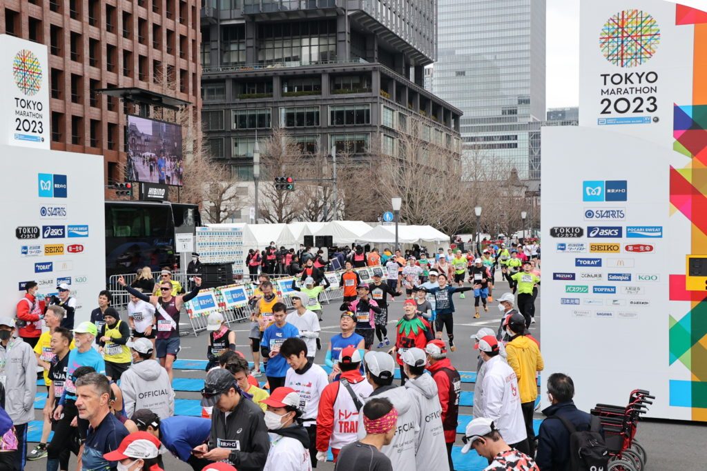 Tokyo Marathon Reise - Vom Startplatz bis zur Medaille. Meine Erfahrungen und Ergebnisse von der Strecke in Tokio 119 tokio marathon tokyo erfahrungen erfahrungsbericht zieleinlauf