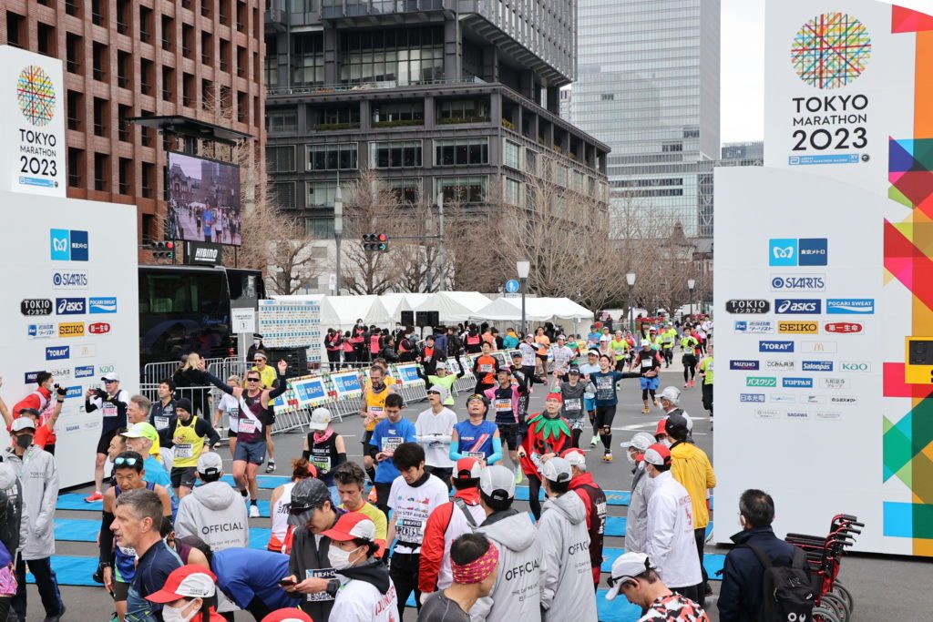 Tokyo Marathon Reise - Vom Startplatz bis zur Medaille. Meine Erfahrungen und Ergebnisse von der Strecke in Tokio 118 tokio marathon tokyo erfahrungen erfahrungsbericht ziellinie