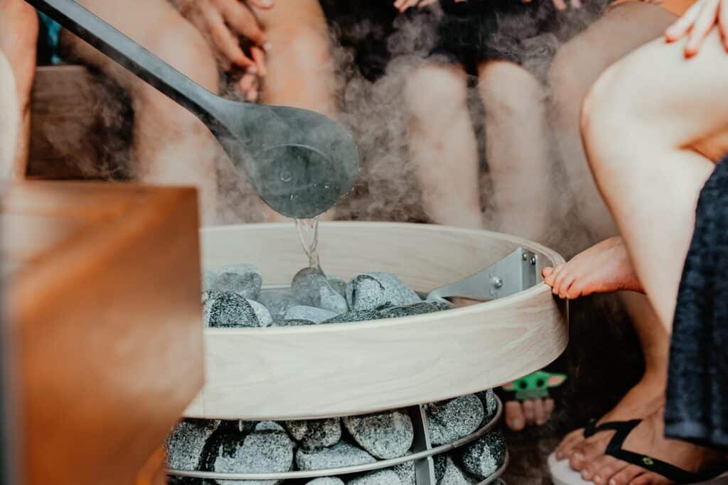 7 Sauna Unterschiede - Welche Saunaart ist die Beste? 1 saunaarten saunatypen vergleich unterschiede vorteile nachteile welche sauna gesund besten finnische biosauna dampfsauna erdsauna
